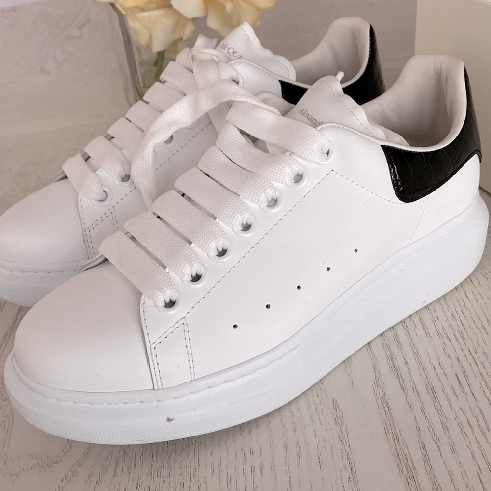 Authentic Alexander McQueen - Picture 2 of 3